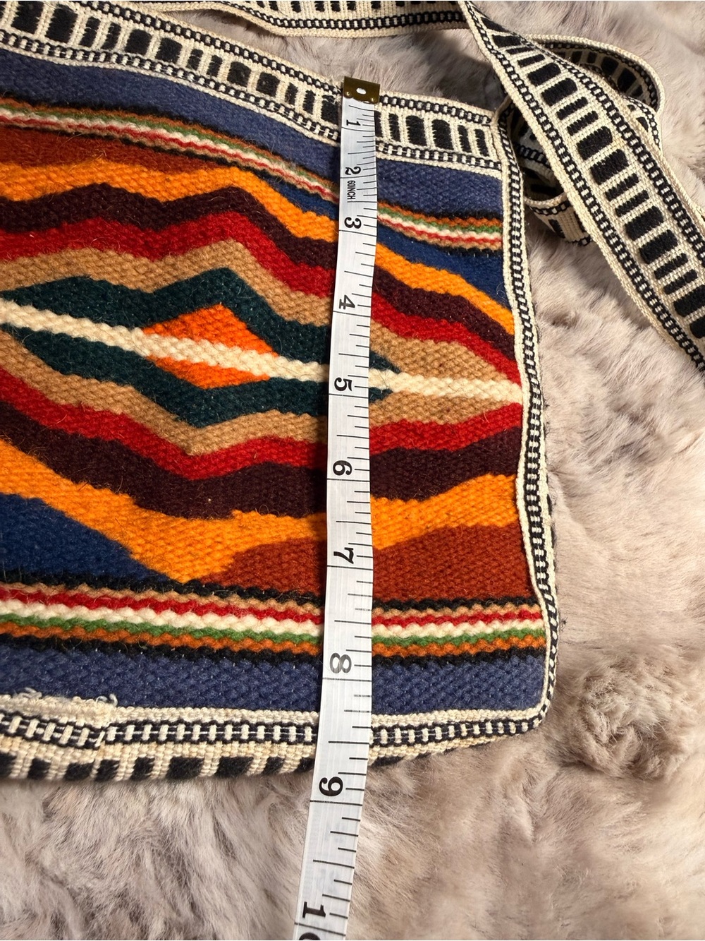 Handwoven Geometric Crossbody Bag in Multicolor - Picture 4 of 7
